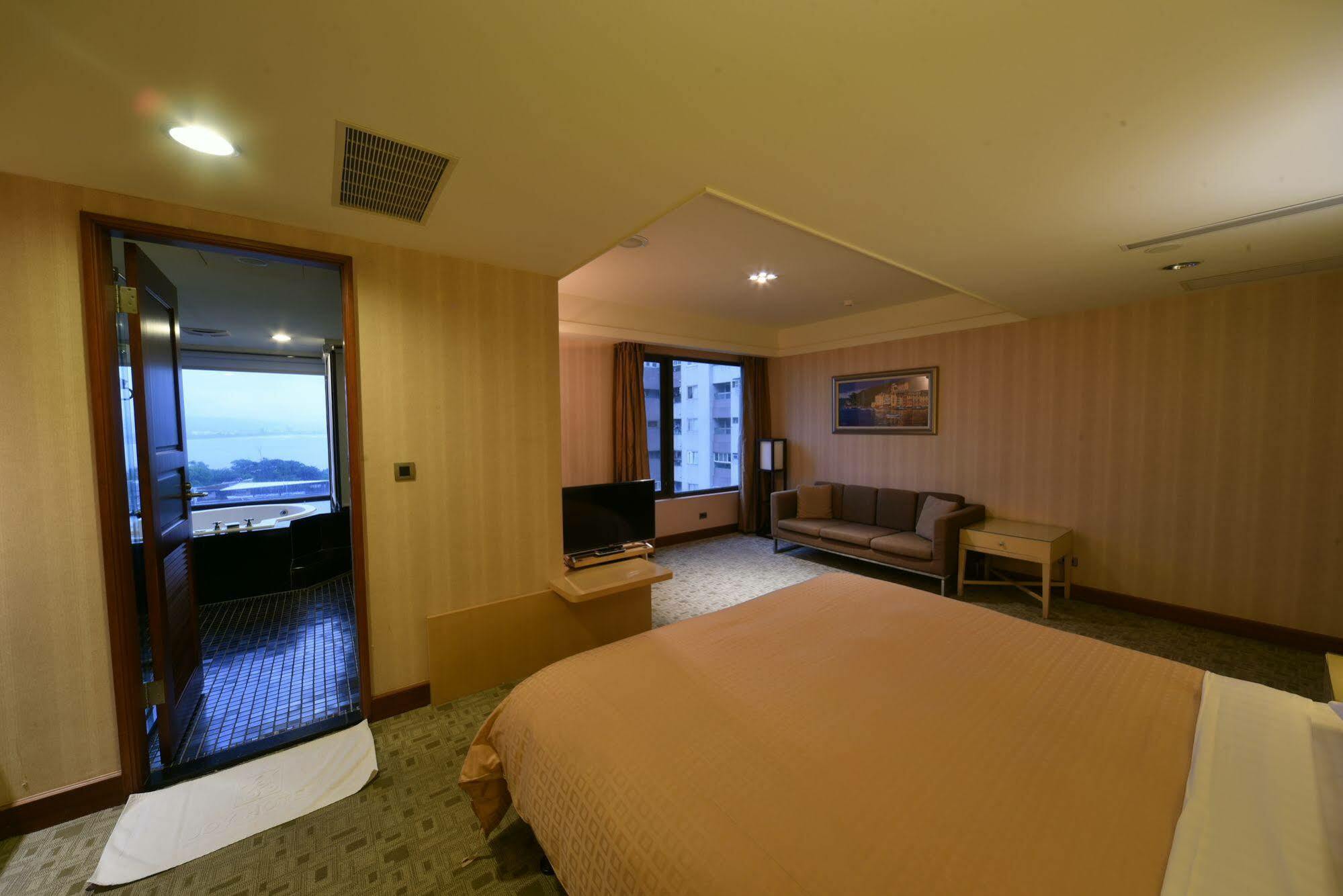Sunrise Business Hotel - Тамсуи Экстерьер фото